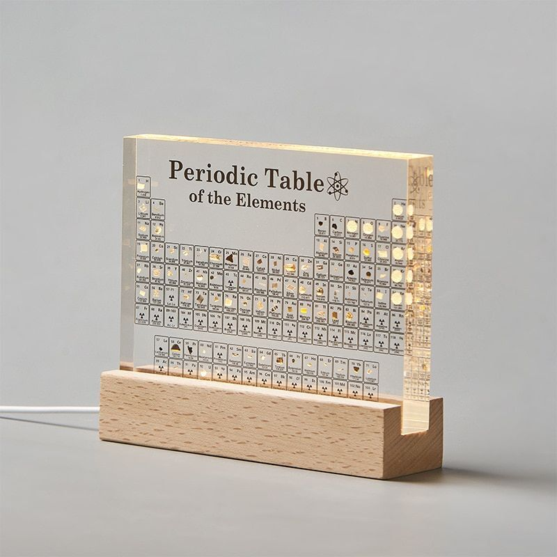 Tableau périodique acrylique avec 83 éléments réels, idéal pour étudiants en chimie et décoration de bureau.