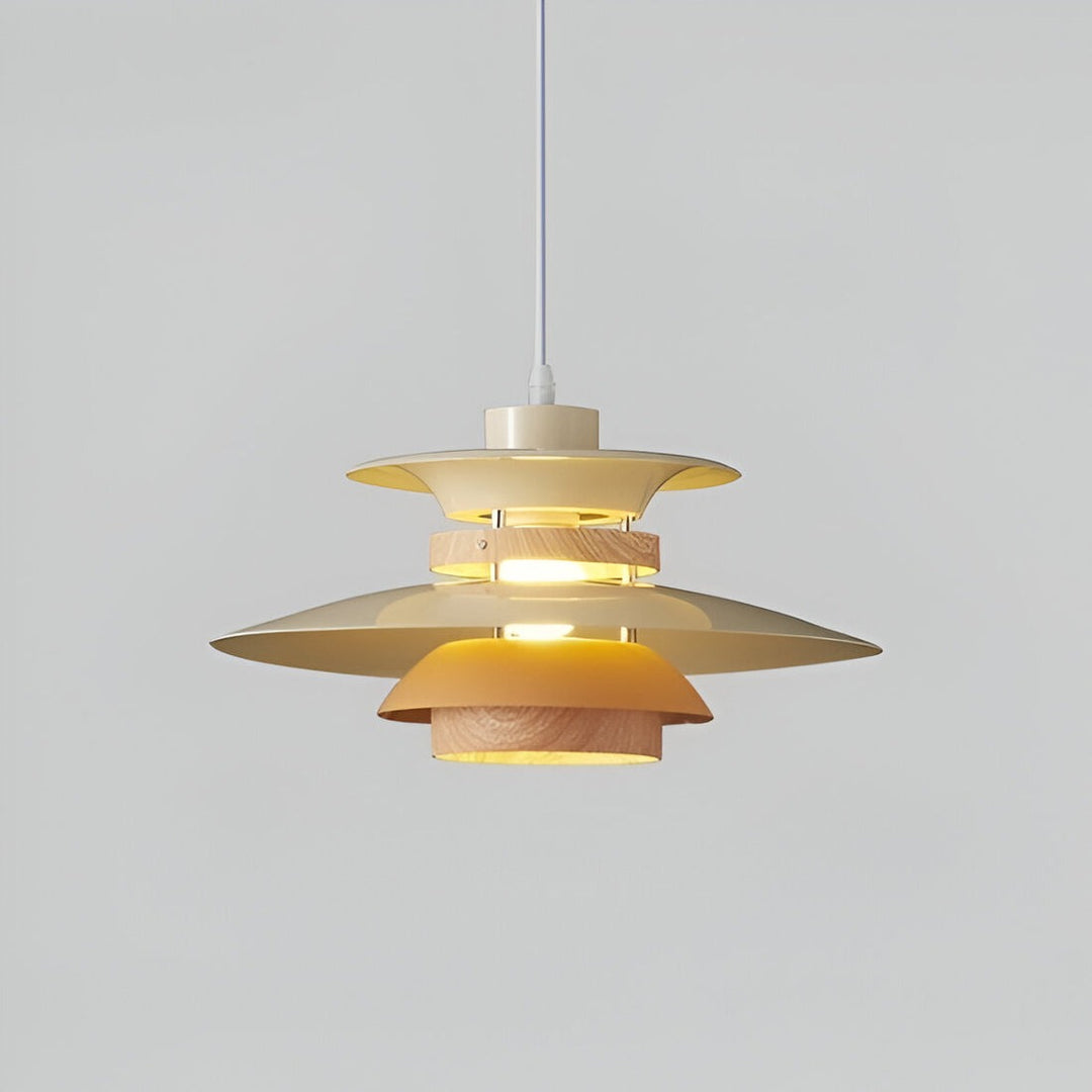 Lustre design moderne avec accent en bois naturel, idéal pour un éclairage chaleureux de salle à manger.