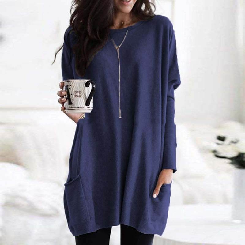 Robe-pull femme moderne, coupe oversize, col rond, manches longues, pour un style chic.