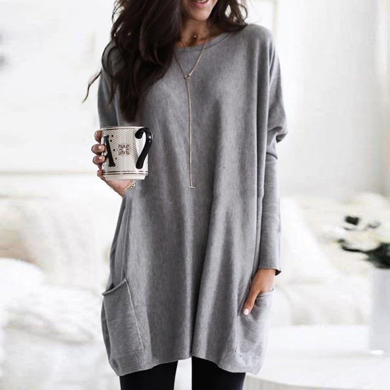 Robe-pull femme à manches longues et col rond, look confortable et mode hiver.