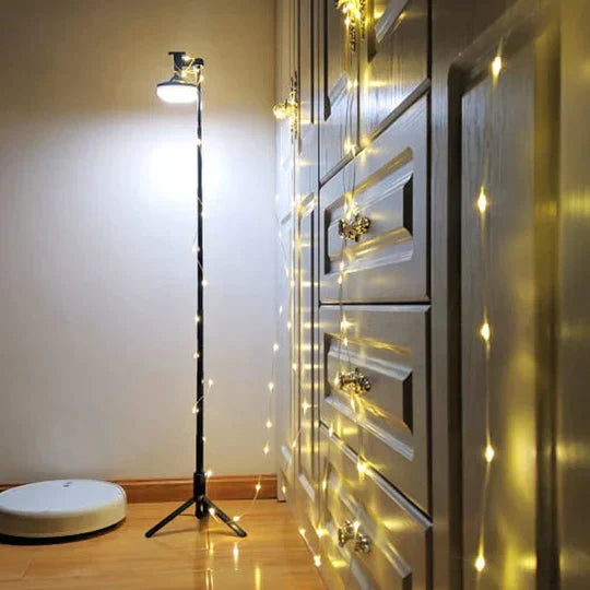 Lumière portable LED pour événements extérieurs, pratique, esthétique et sans fil.