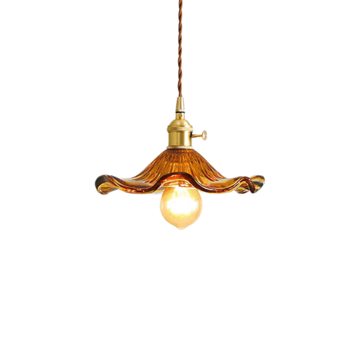 Suspension élégante, laiton et verre, style tropical raffiné, éclairage maison.