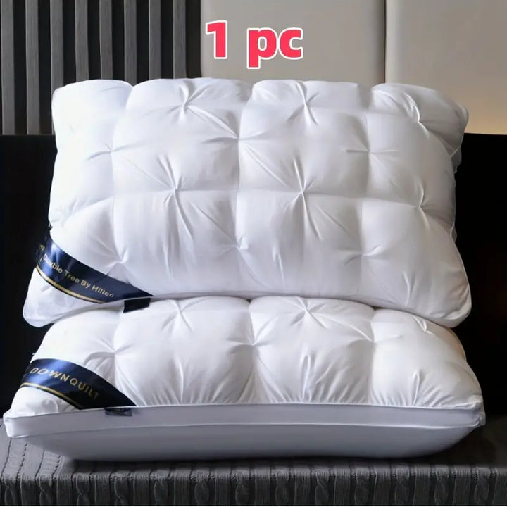 Oreiller gonflé moelleux blanc, offrant le confort d'un hôtel de luxe pour un repos profond.