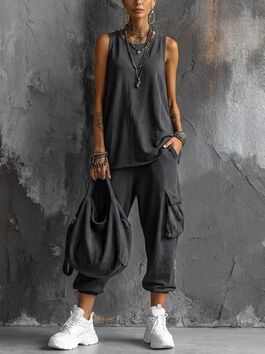 Ensemble polyvalent femme confortable, top sans manches et pantalon cargo, parfait pour l'été.