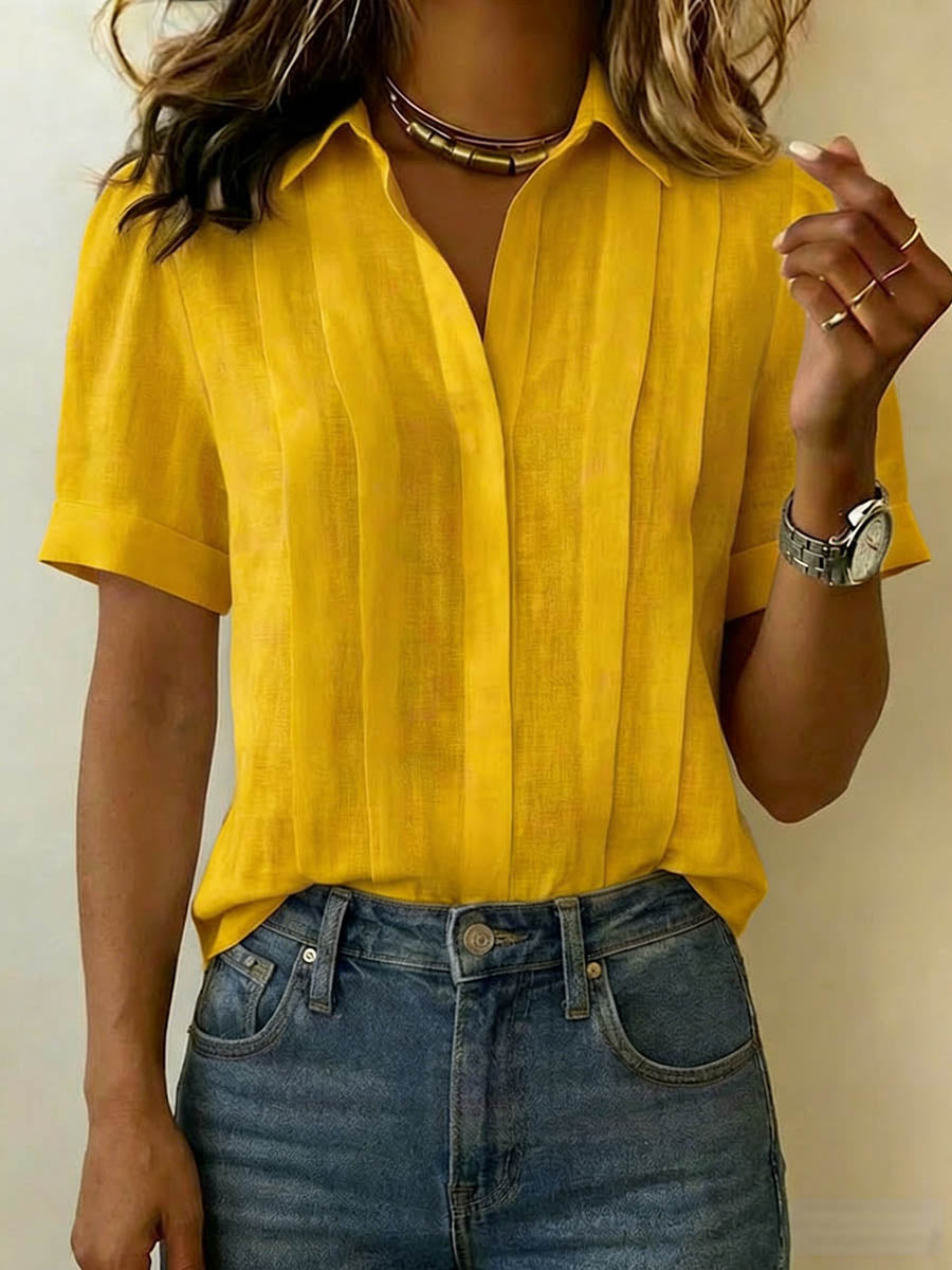 Chemise féminine chic en coton lin. Coupe ample à manches courtes plissées, parfaite pour un été tendance.