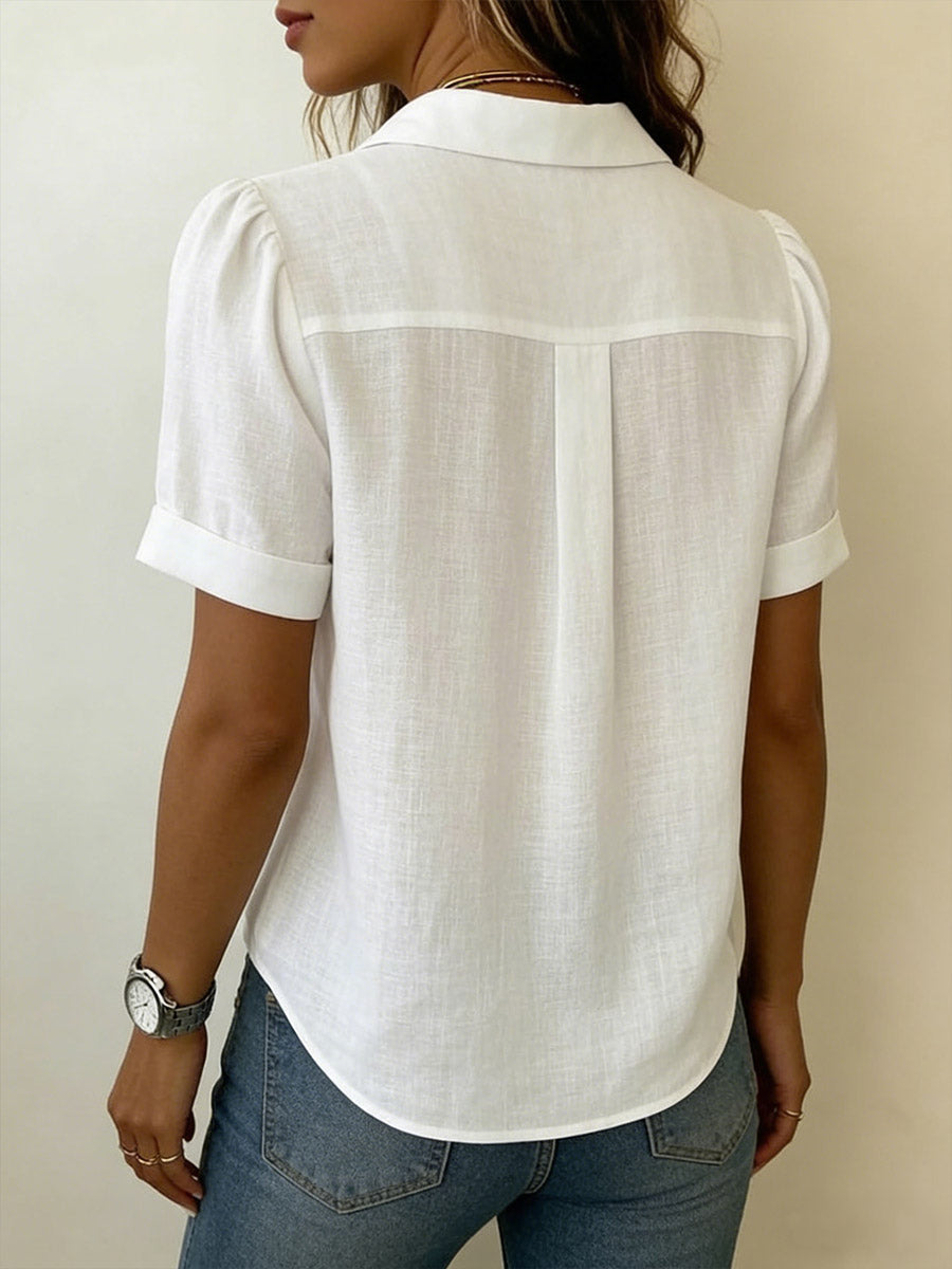 Chemise femme ample en coton et lin respirant, plissée. Style chic et décontracté parfait pour l'été.