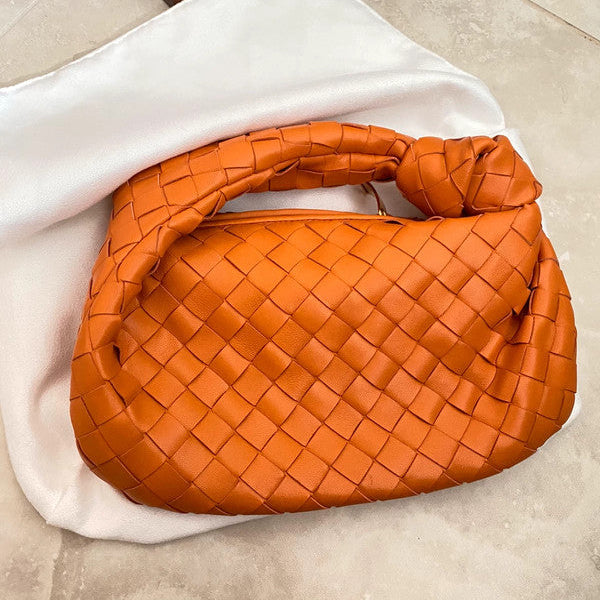 Sac à main femme en cuir véritable marron. Style intemporel et élégant pour le quotidien.