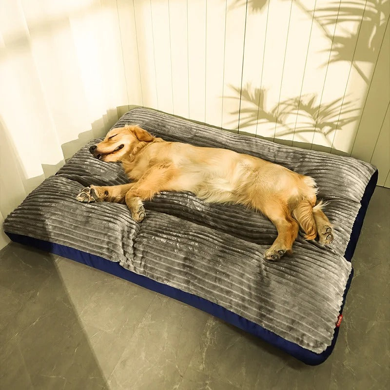 Coussin orthopédique chaud et confortable pour chien, idéal pour le repos des grands chiens et le soutien articulaire.