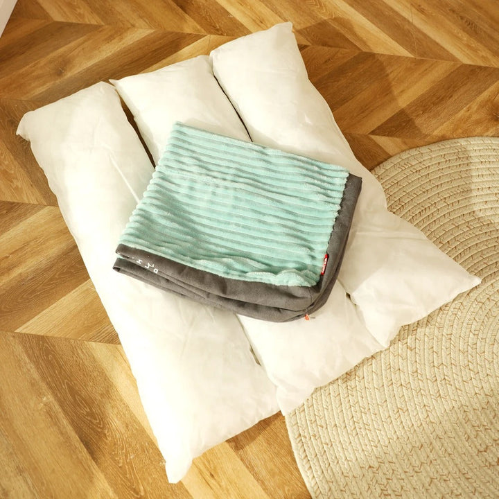 Grand lit orthopédique pour chien, espace de repos chaud, confortable et sûr. Accessoire animal essentiel.