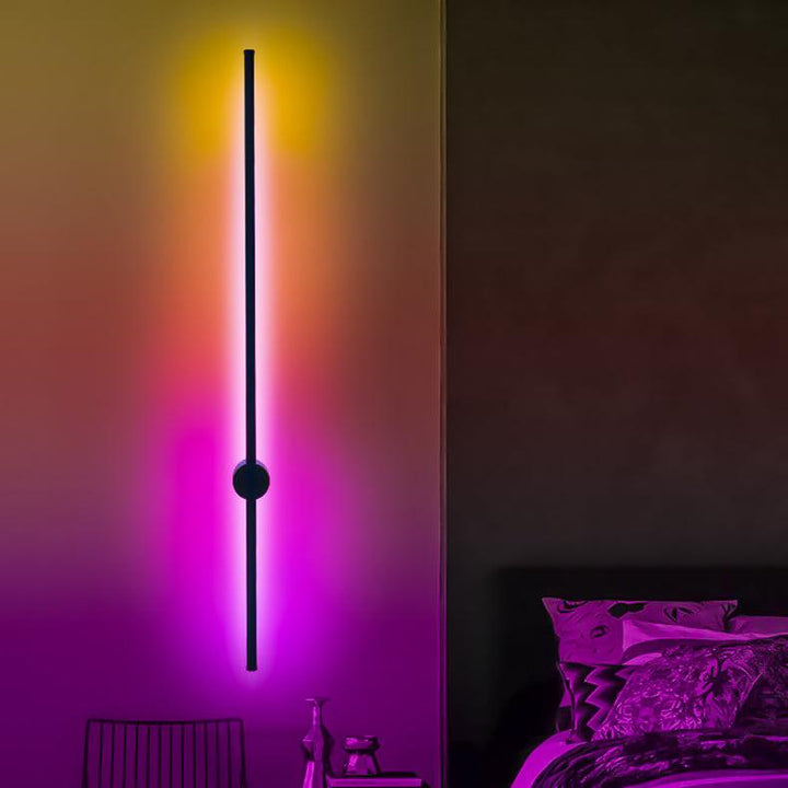 Applique LED élégante, luminaire mural moderne, crée une ambiance chaleureuse et stylée.