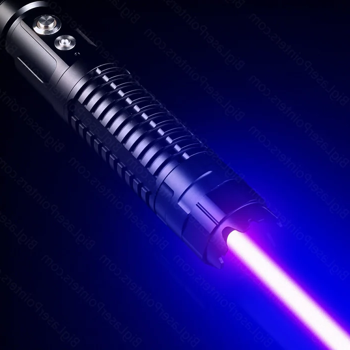 Torche laser AeroForge Pro, lumière fiable pour la randonnée, le camping et les situations d'urgence.