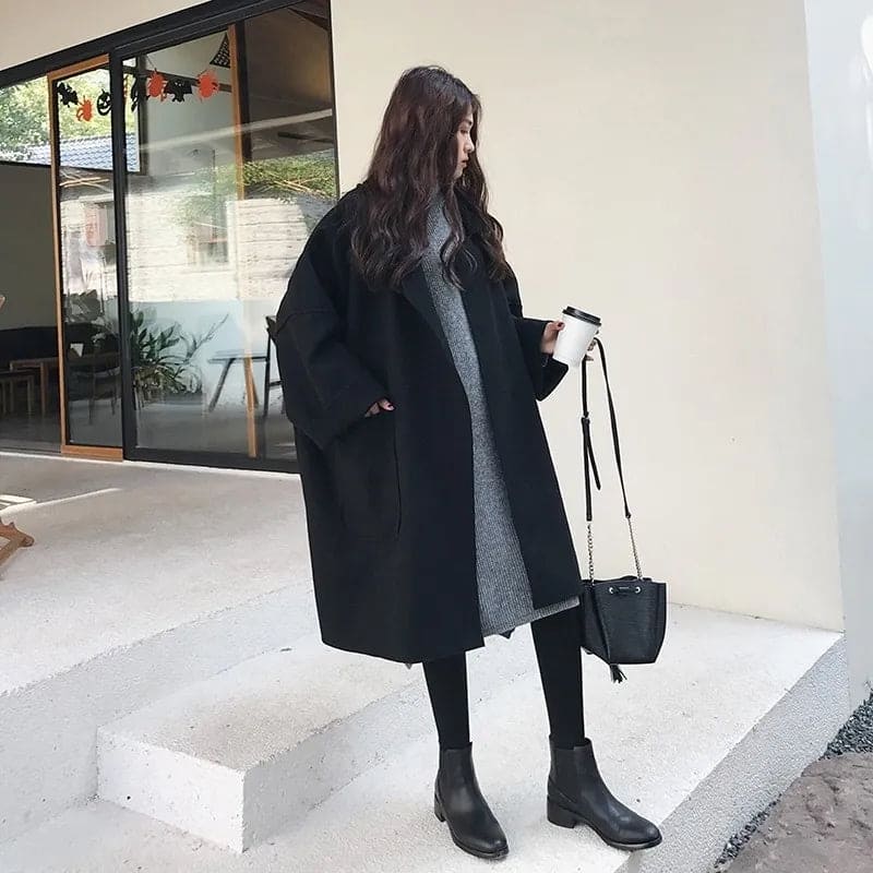 Manteau long brun femme, style oversize et double boutonnage. Chic et moderne avec sa ceinture mode.