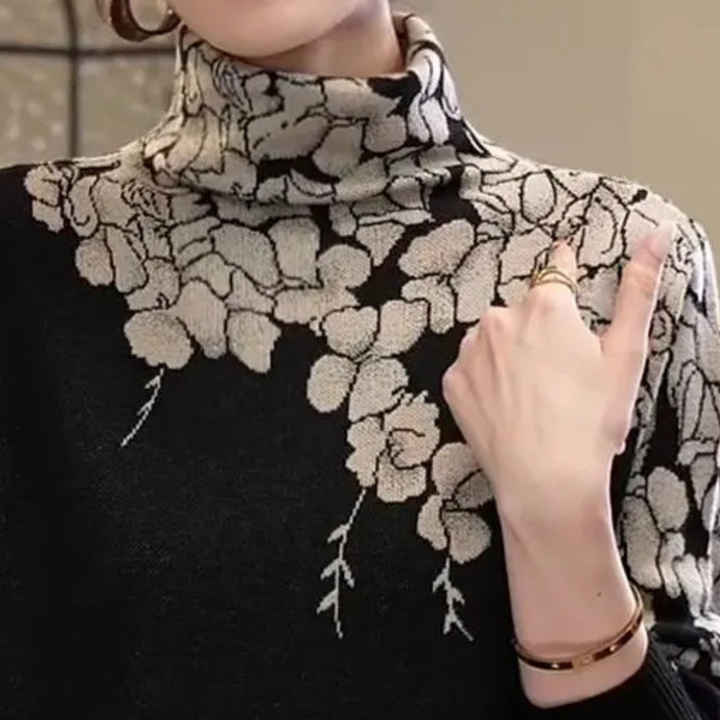 Vêtement femme élégant : pull col roulé doux à motif floral. Parfait pour rester chic et au chaud cet hiver.
