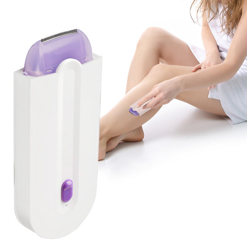 Épilateur indolore à induction pour épilation corps et visage sans irritation, peau douce et rapide.