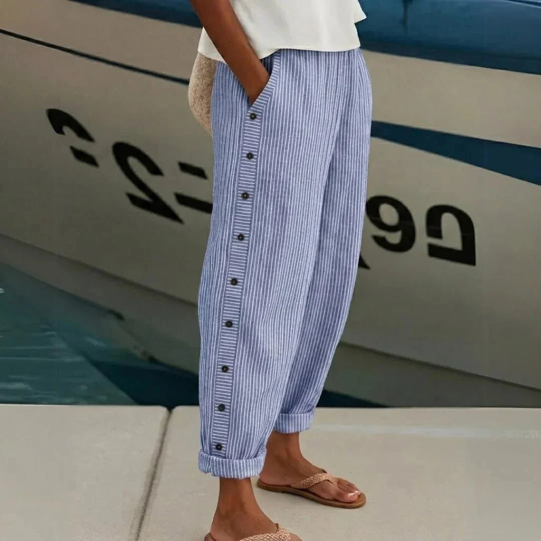 Pantalon femme d'été à rayures verticales et boutons. Créez un look moderne et raffiné sans effort.