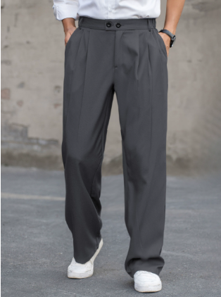 Pantalon homme décontracté et ample, disponible en bleu marine, gris ou noir. Parfait pour un look casual confortable.
