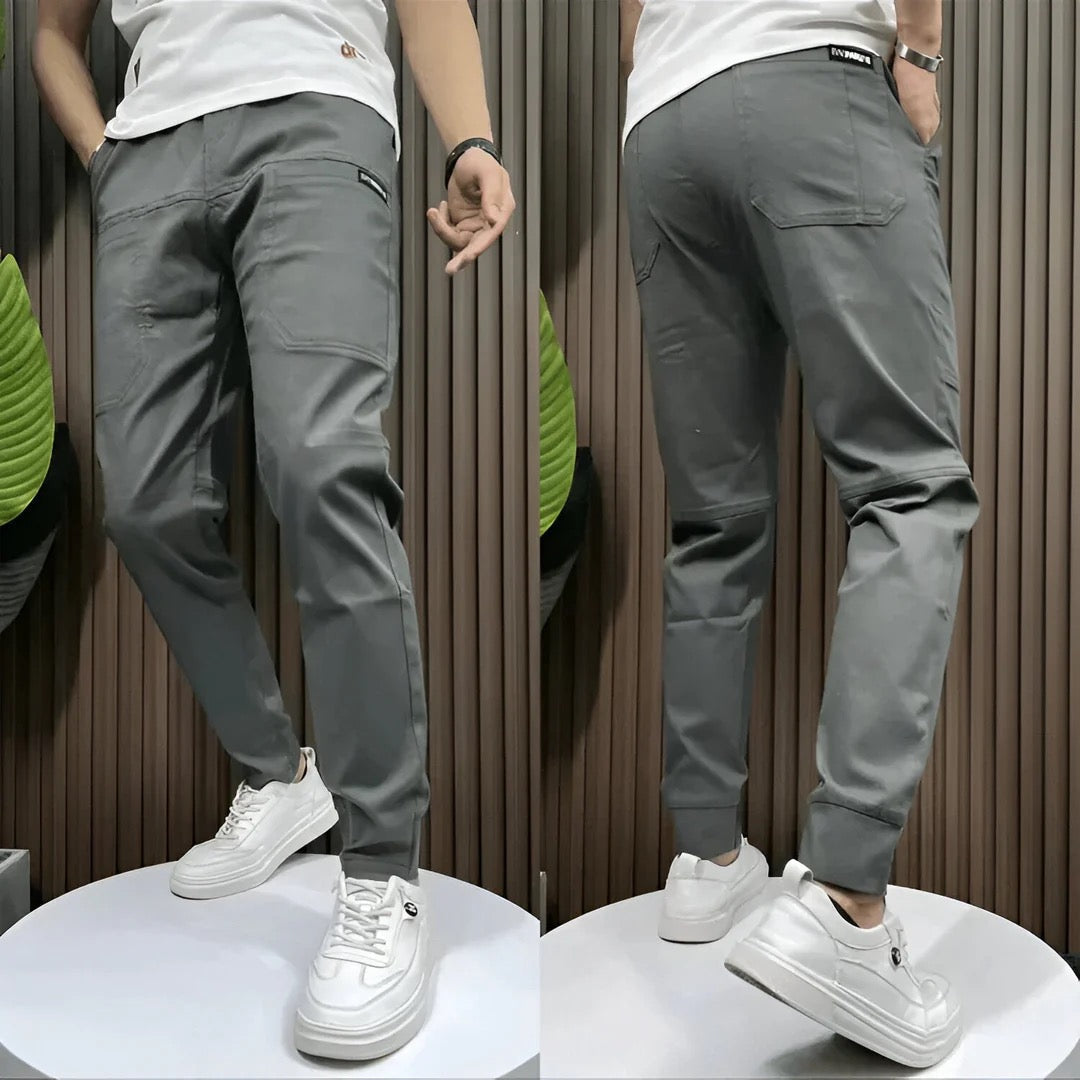 Pantalon cargo homme casual, bleu marine, en tissu stretch respirant. Idéal pour activités extérieures et look décontracté.