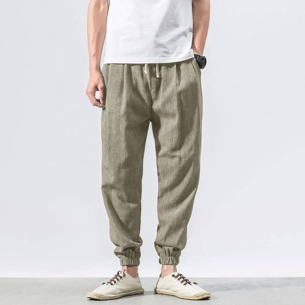 Pantalon casual homme beige, mode décontractée. Léger, respirant et confortable. Idéal vêtements été.