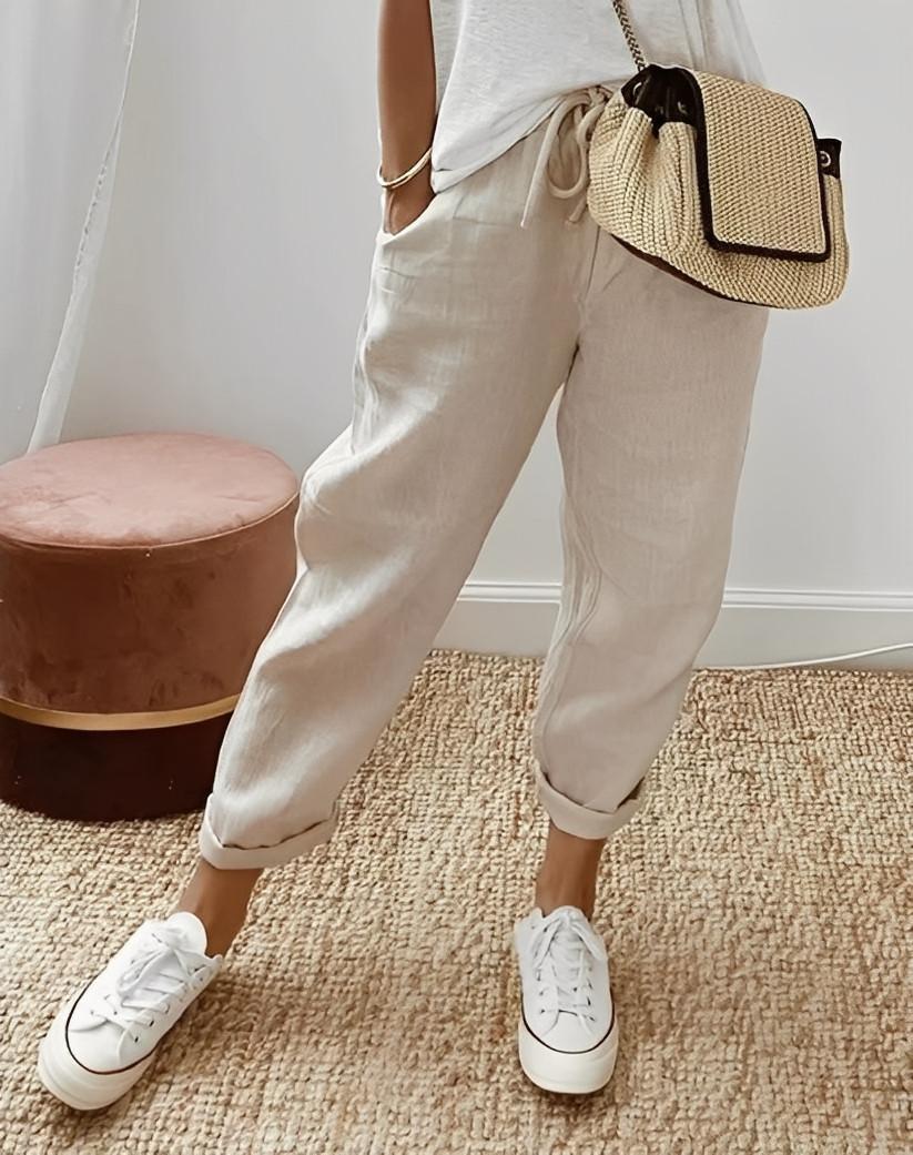 Pantalon femme fluide en lin beige, coupe large décontractée et légère. Idéal pour l'été.