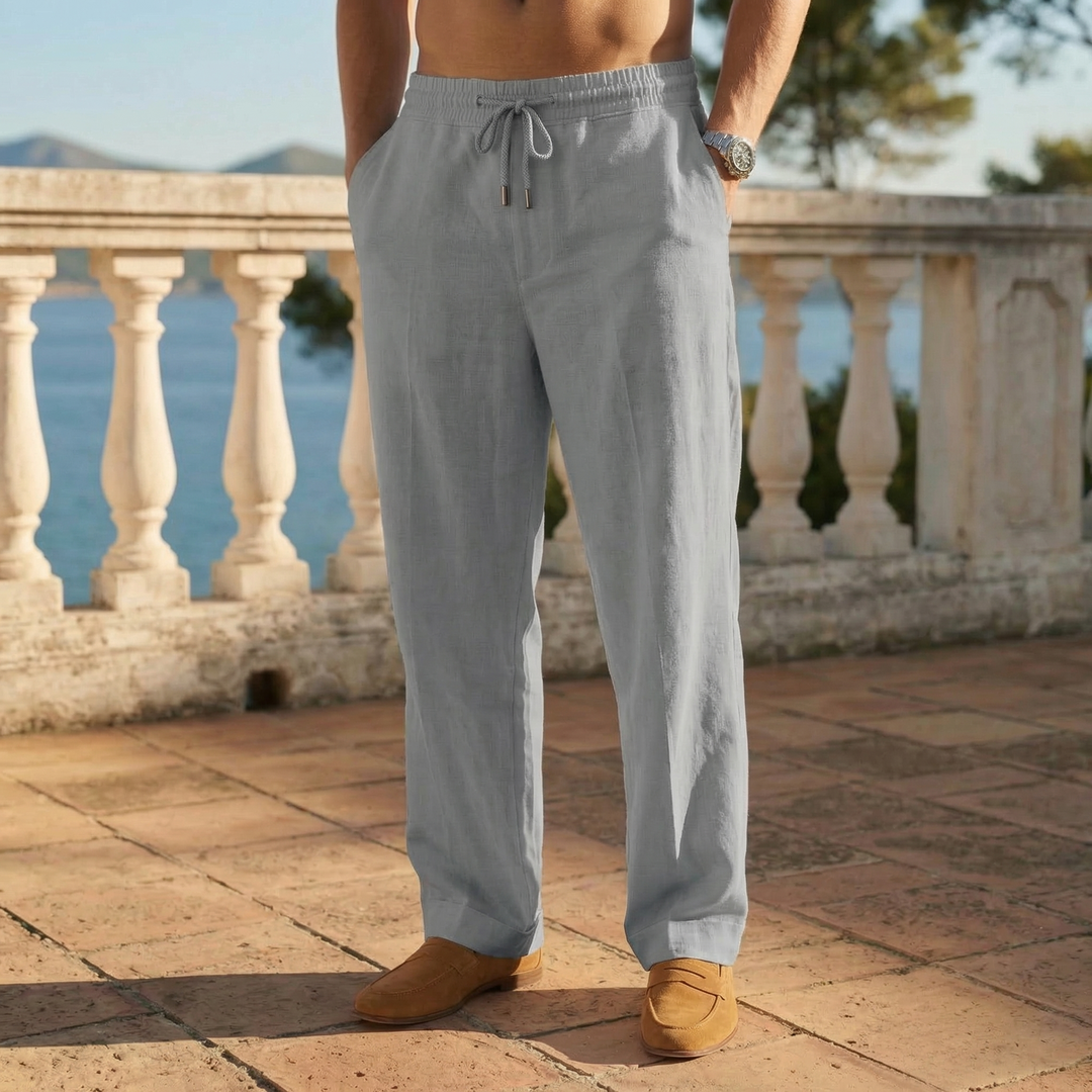 Gros plan sur le pantalon homme léger, confortable et respirant, parfait pour les chaudes journées d'été.