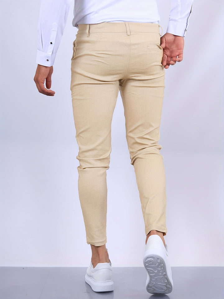Vêtement homme moderne : pantalon chino slim fit stretch beige. Confort optimal et style polyvalent pour toute occasion.