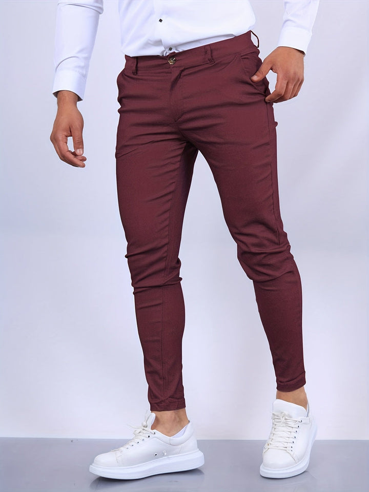 Pantalon chino slim homme noir, ultra confortable grâce à sa matière stretch. Idéal pour un look casual ou habillé.