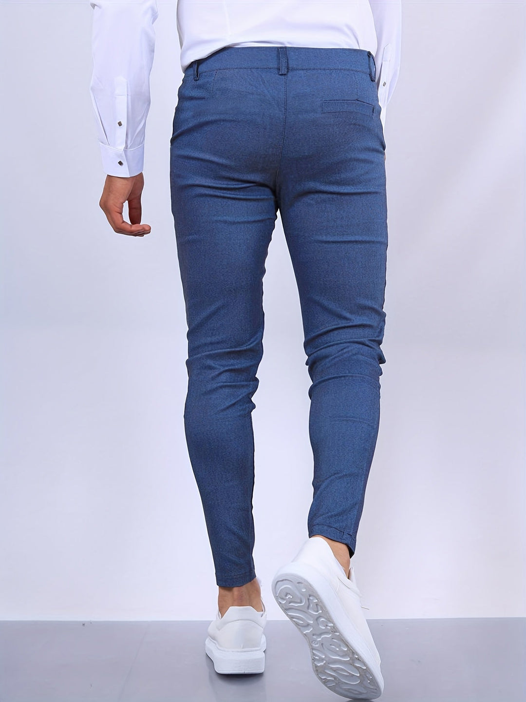 Chino homme coupe slim marron confortable, avec un excellent stretch. Parfait pour le travail ou les sorties décontractées.