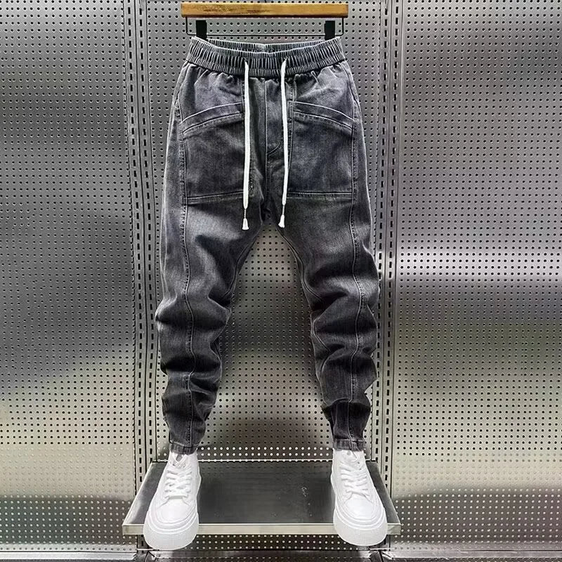 Pantalon jogger homme Jiro en tissu stretch effet denim, idéal pour look casual moderne et confort quotidien.