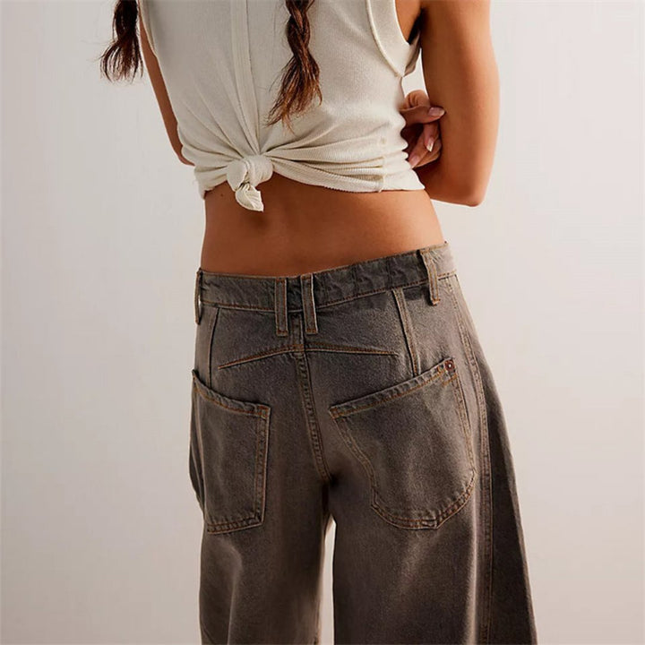 Photographie d'un pantalon large en denim pour femme, coupe polyvalente printemps.