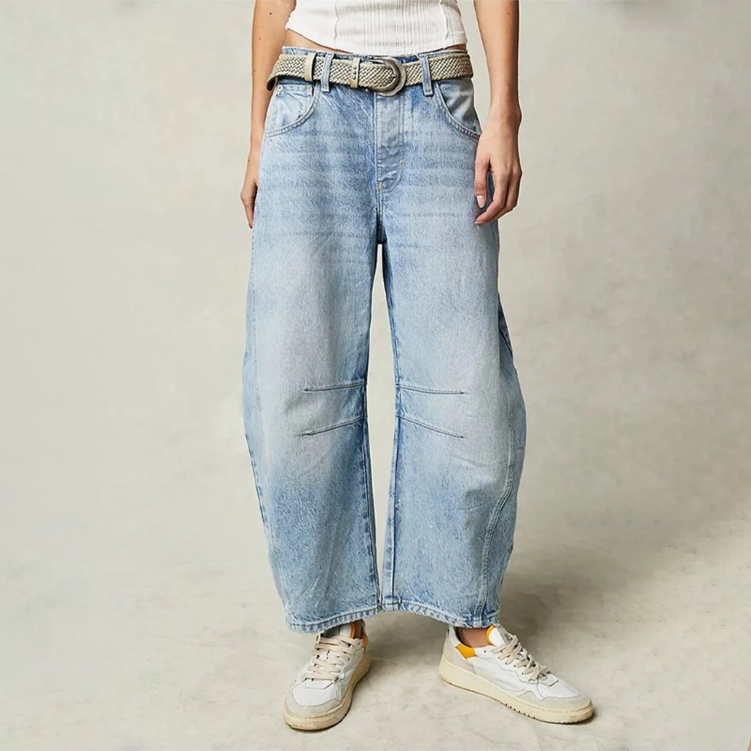 Pantalon large en denim pour femme, coupe confortable et style printanier élégant.