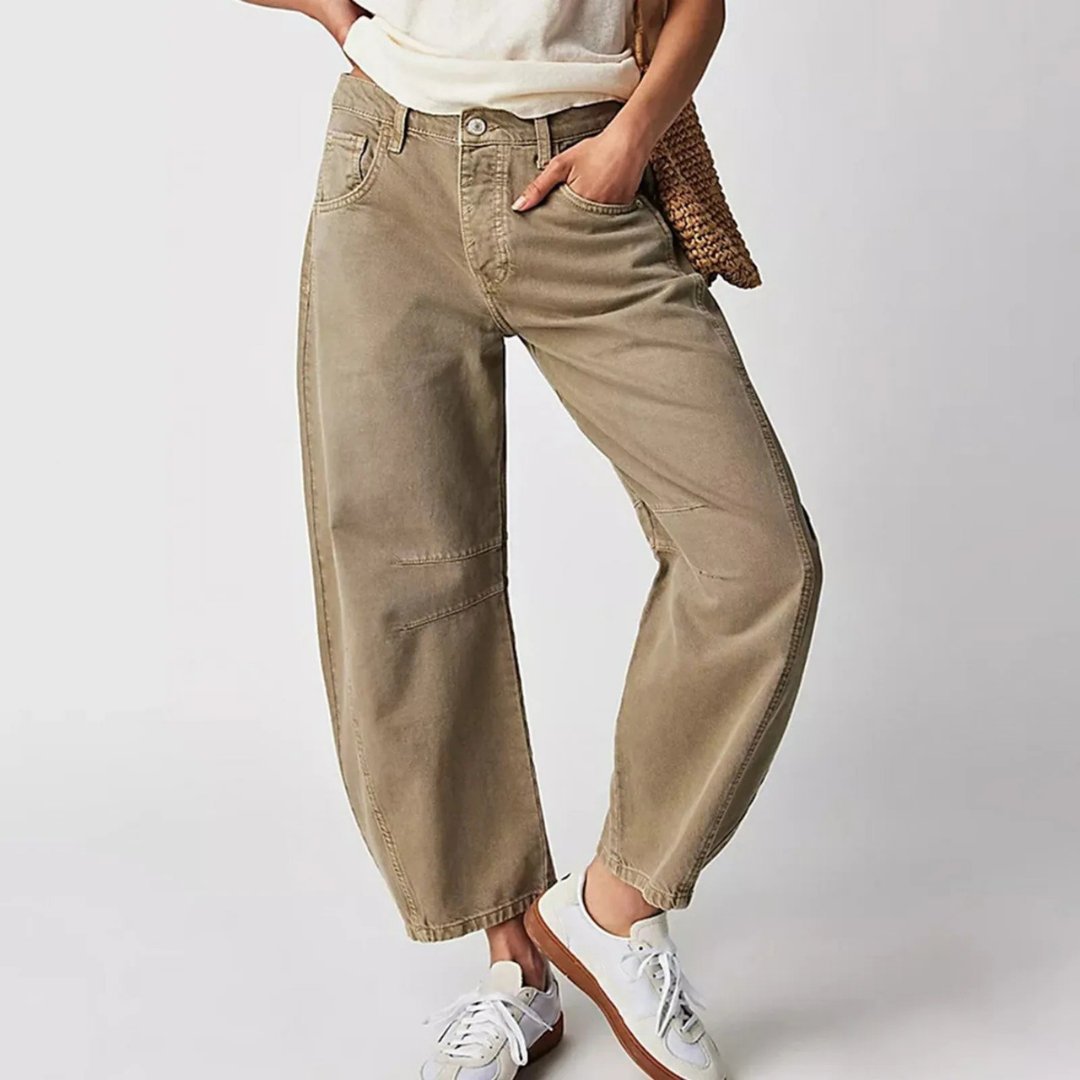 Pantalon large en jean femme, coupe ample tendance, parfait pour le confort printanier.