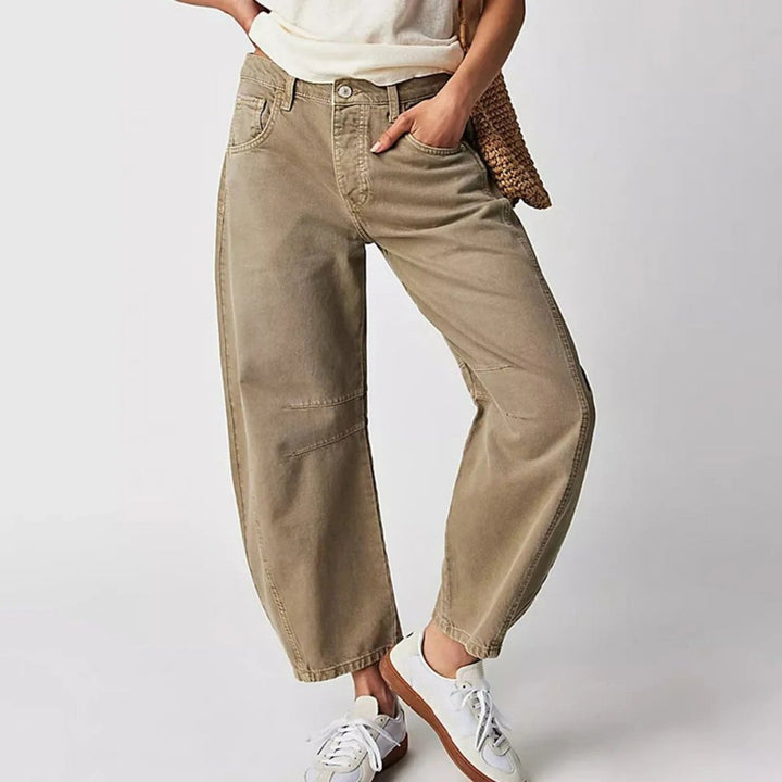 Pantalon large en jean femme, coupe ample tendance, parfait pour le confort printanier.