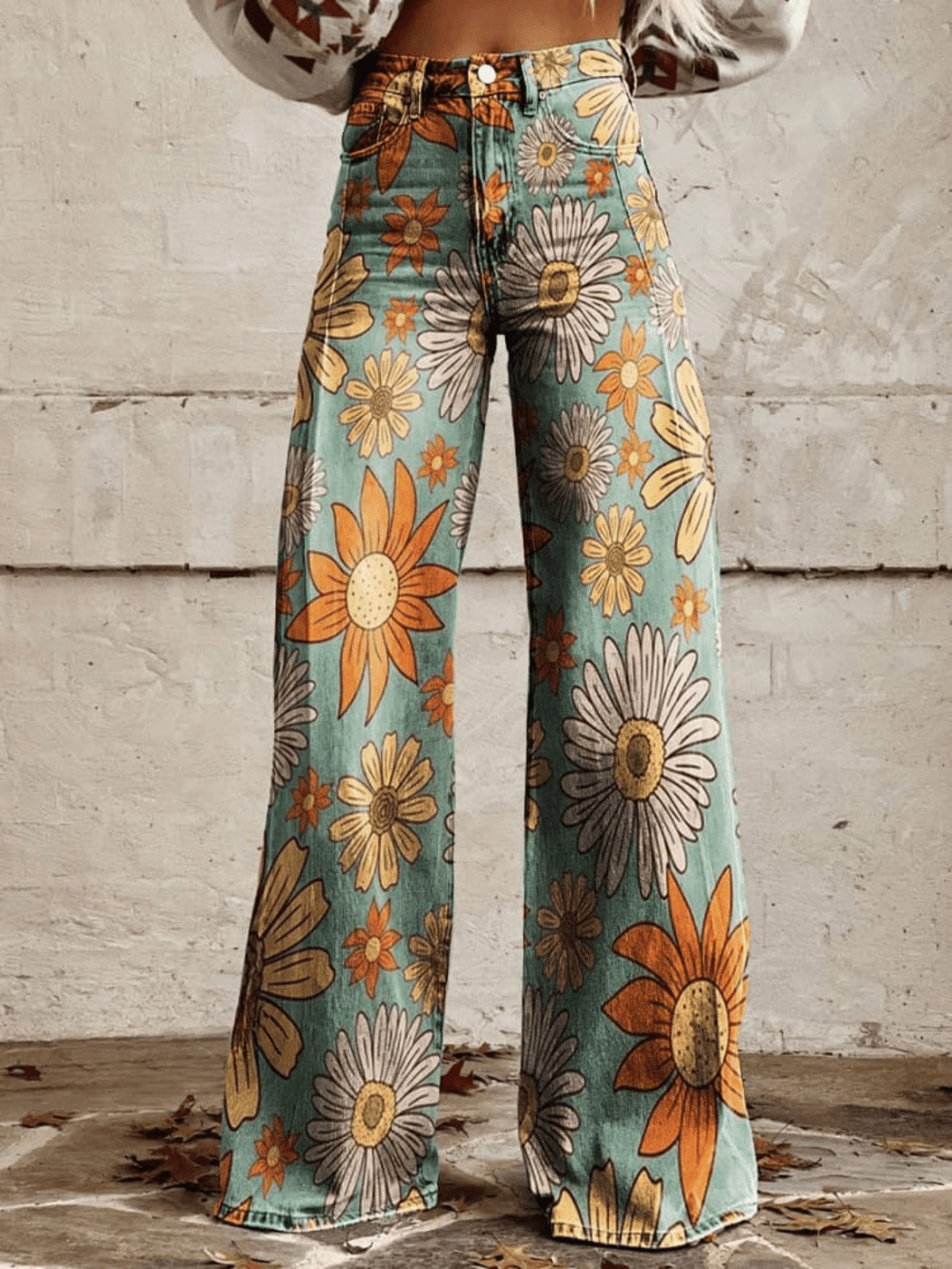 Pantalon floral jaune fluide taille haute, style palazzo élégant pour femme. Idéal pour tenues d'été décontractées et chics.