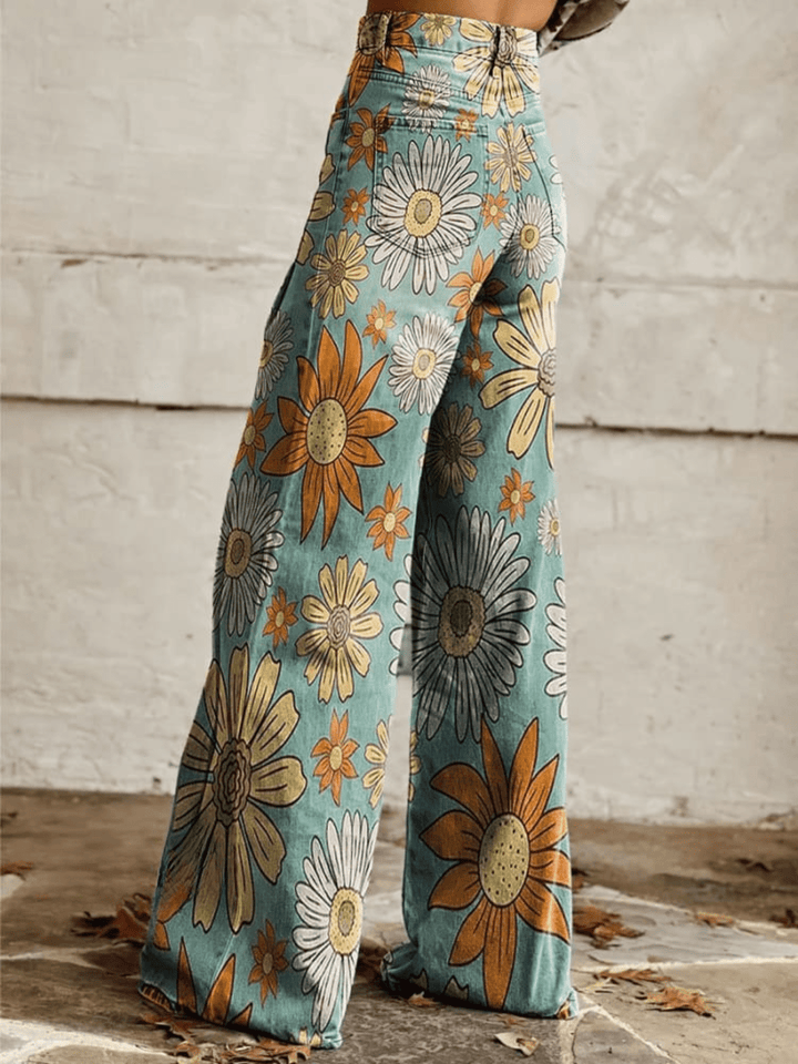 Pantalon palazzo jambes larges pour femme, imprimé floral jaune vif. Tissu fluide, parfait pour un look printemps-été décontracté.