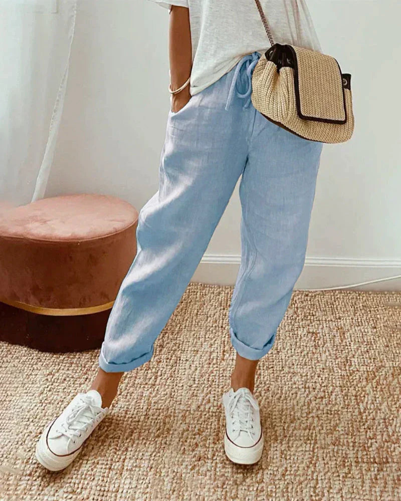 Pantalon femme raccourci coupe décontractée, très confortable. Essentiel mode pour un look estival chic.