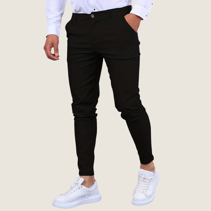 Pantalon slim 7/8 homme noir, coupe moderne, parfait pour un style habillé au bureau ou une sortie élégante.