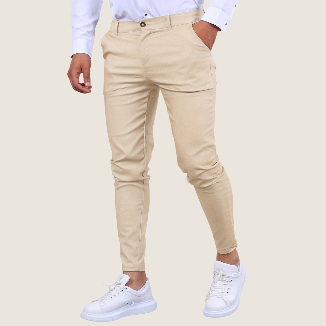 Silhouette d'un homme en pantalon slim 7/8, offrant un look tendance, confortable pour le bureau ou soirée.