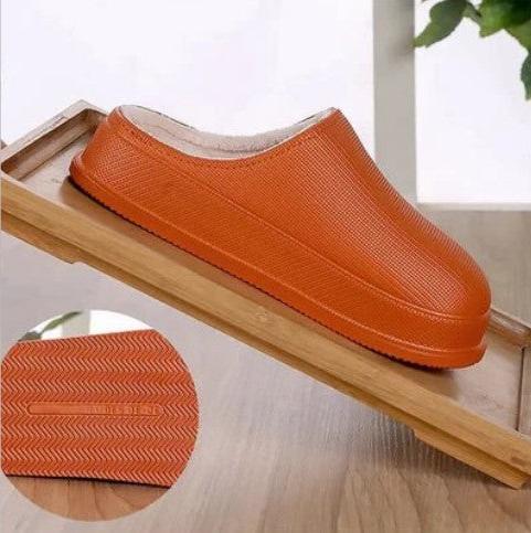 Pantoufles femme confortables et douces, idéales pour les soirées froides à la maison en hiver.