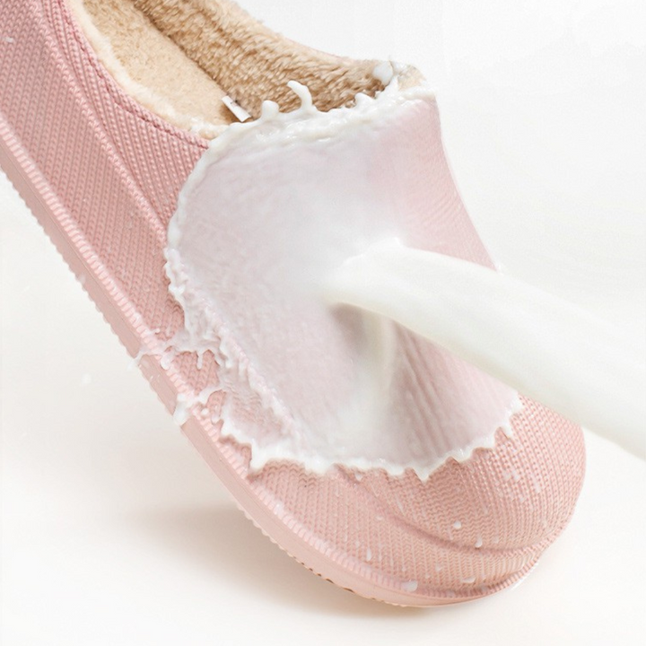 Pantoufles femme chaudes et confortables, protégeant les pieds du froid à la maison tout l'hiver.