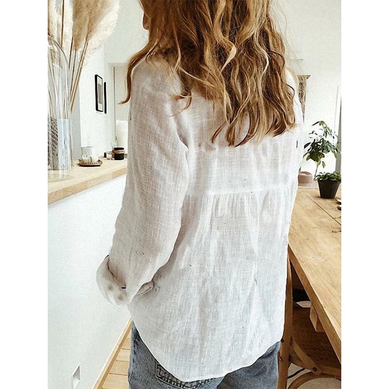 Chemise à col femme confortable, coupe élégante et manches longues, pour un look chic au quotidien.