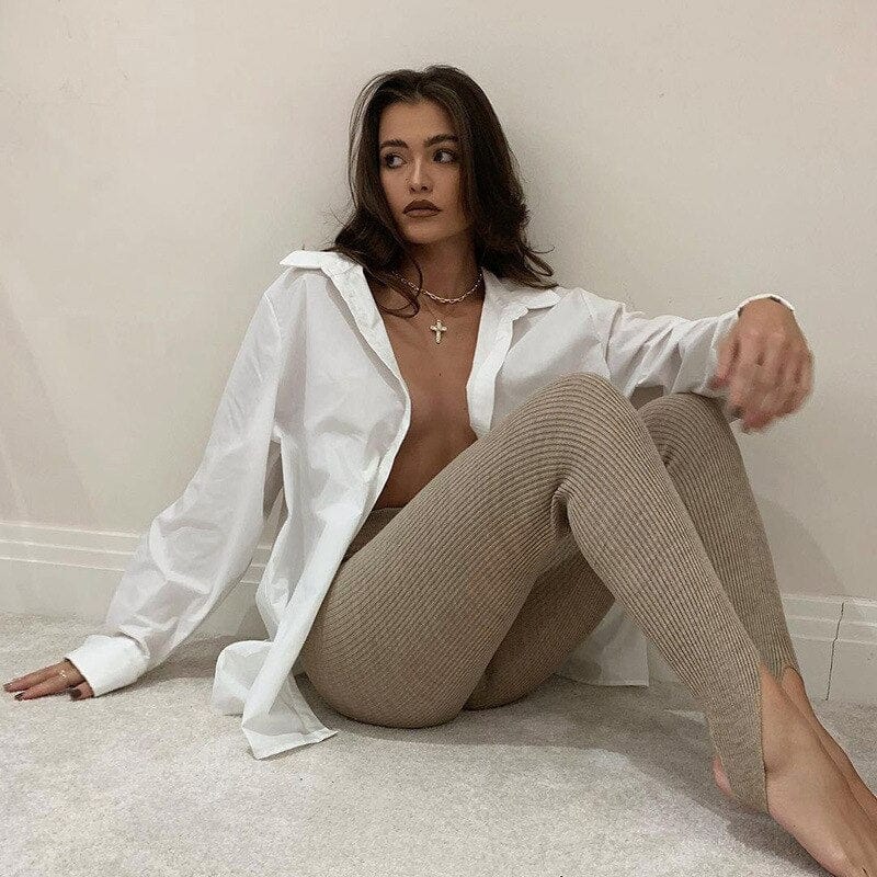 Legging côtelé noir taille haute pour femmes, extensible et confortable pour un usage quotidien.