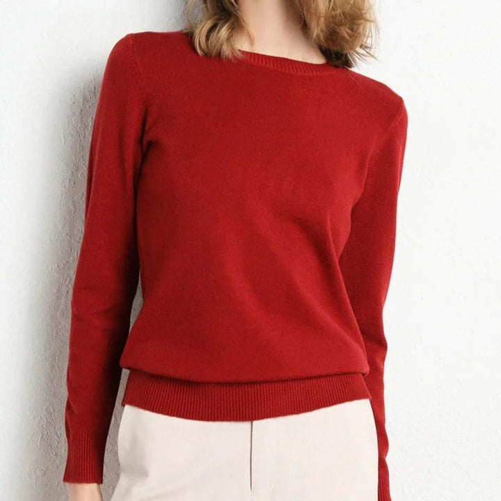 Pull col rond femme, tricot doux, parfait pour l'hiver, allie confort, chaleur et élégance intemporelle.