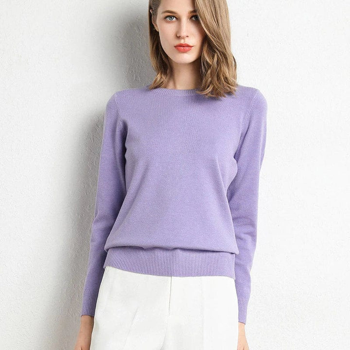 Mode femme : Pull classique et confortable, manches longues, tricot fin pour un automne-hiver stylé.