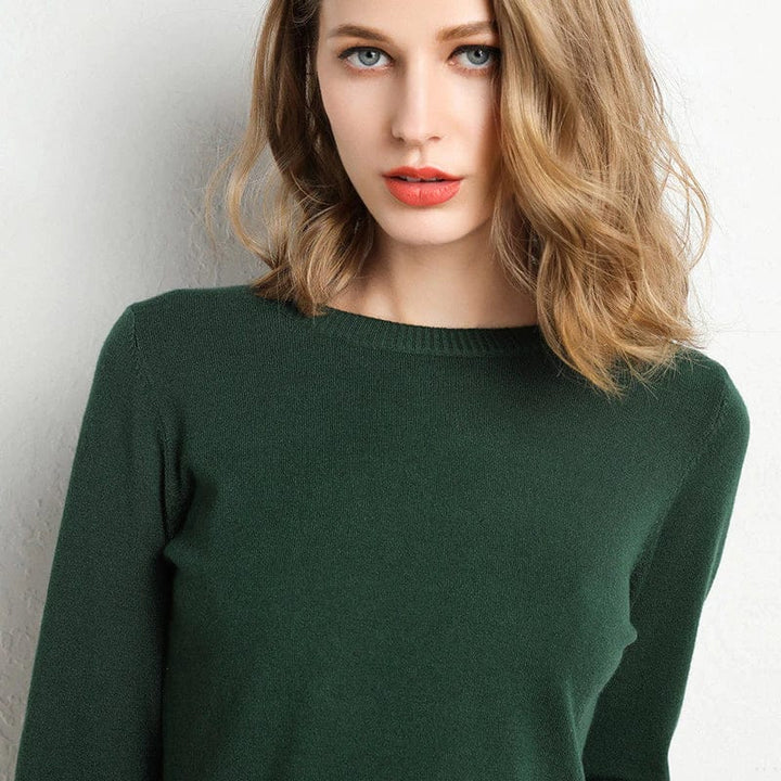 Pull femme confortable et stylé, en tricot doux, manches longues, idéal pour les saisons froides.