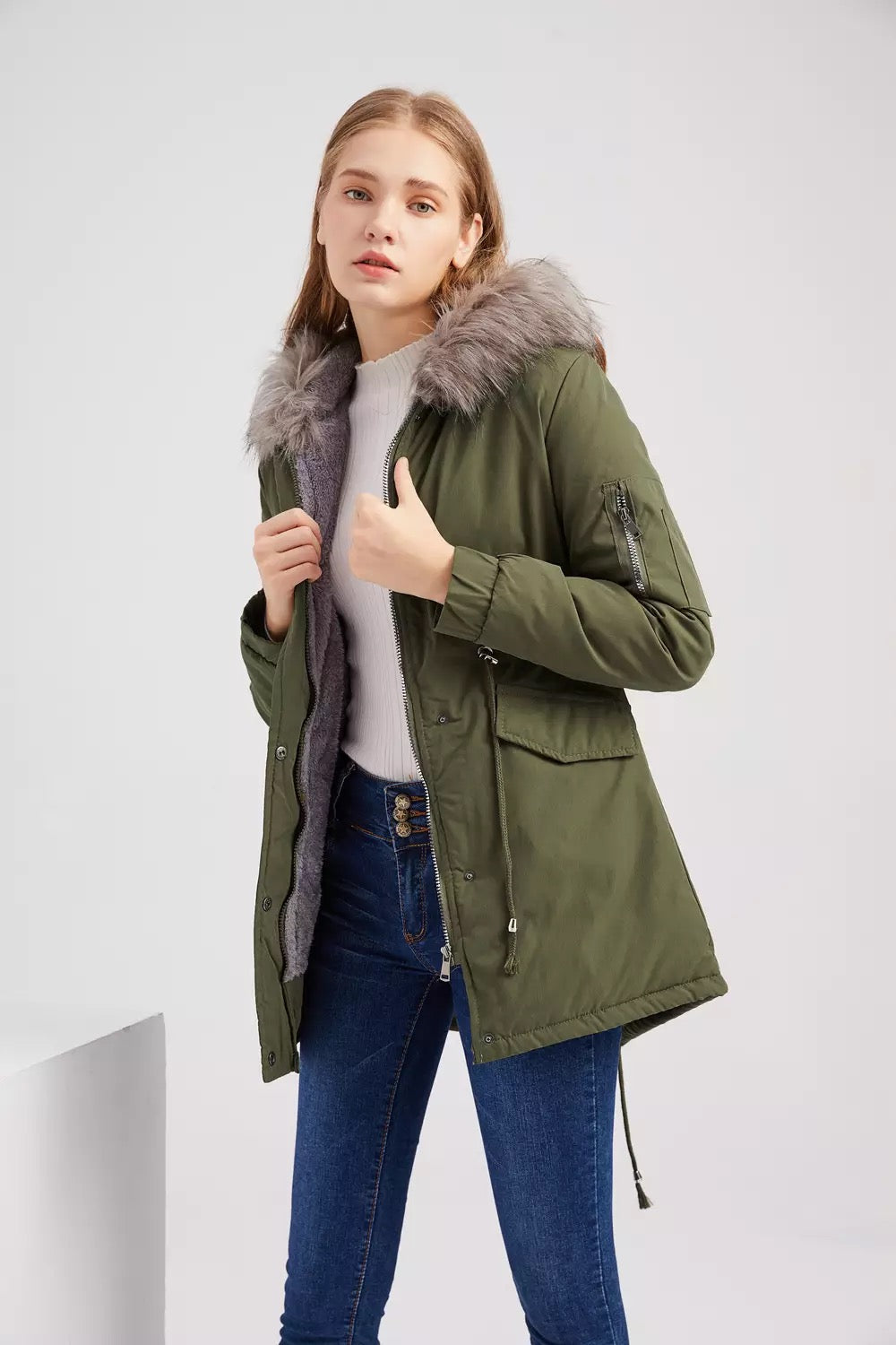 Veste longue parka élégante pour femmes, parfaite pour l'hiver, chaude et avec capuche douillette.