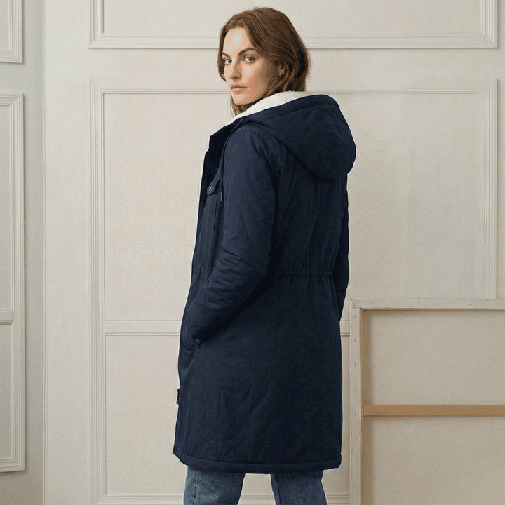 Parka femme hiver, isolante et respirante, doublée polaire, longueur mi-cuisse, très confortable.
