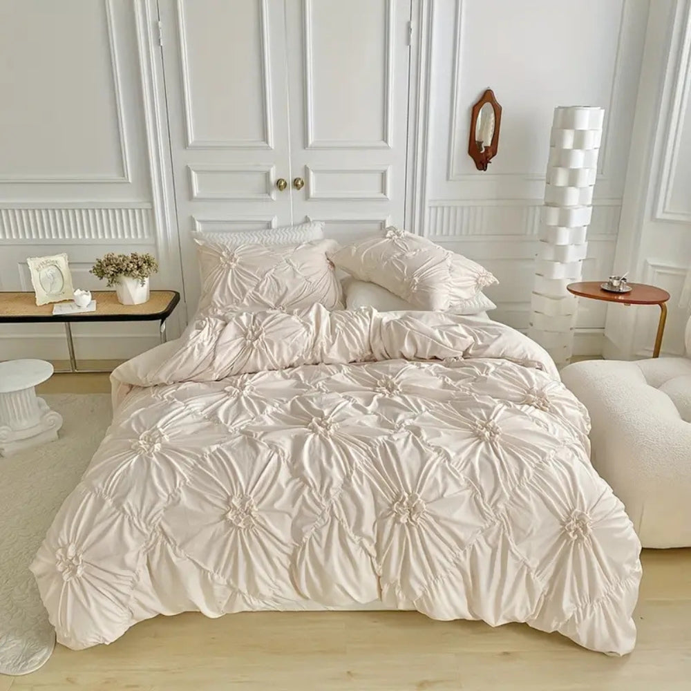 Housse de couette luxe à plis pincés, ajoutant élégance et confort à votre chambre à coucher.