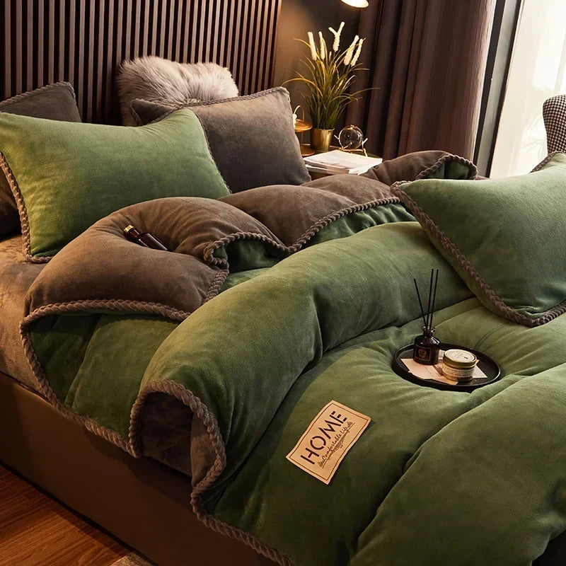 Ensemble literie de luxe en velours polaire, parure de couette et taies d'oreiller pour un hiver confortable.