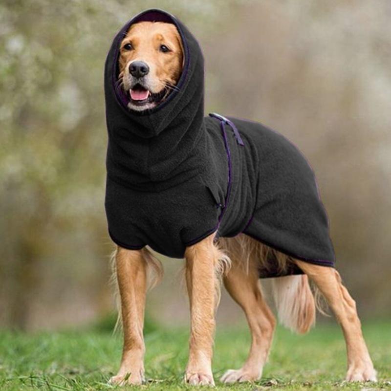 Peignoir absorbant doux pour animaux, séchage efficace après le bain, ajustable pour un confort optimal.