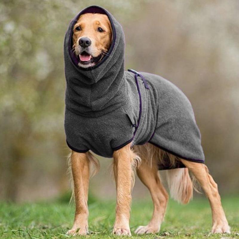 Vêtement de bain doux et confortable pour chiens et chats, design pratique pour séchage rapide et bien-être.